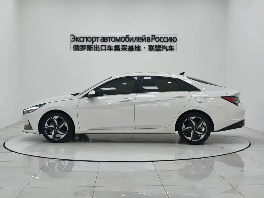 Hyundai Elantra — фото 6