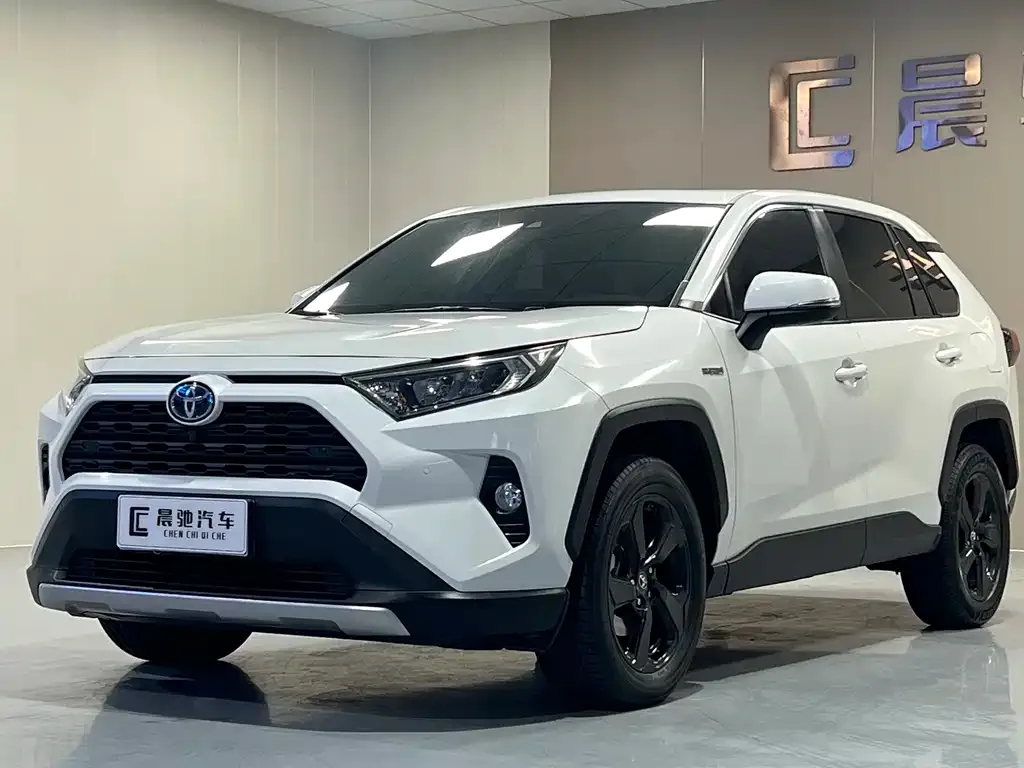 Toyota RAV4 — фото 1