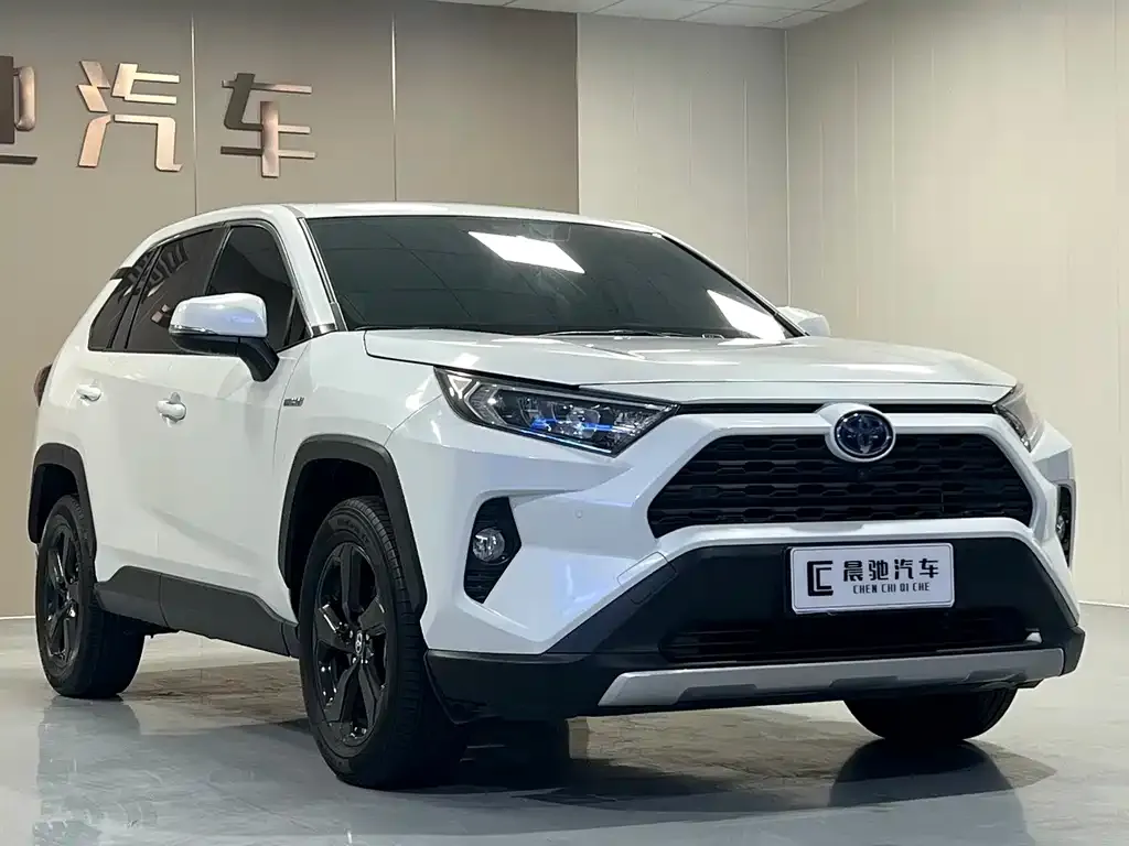 Toyota RAV4 — фото 3