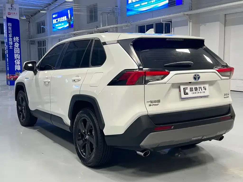 Toyota RAV4 — фото 6