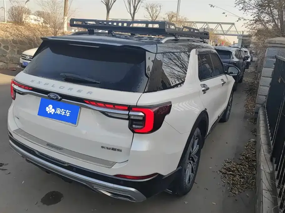 Ford Explorer 2023 из CN, фото 3