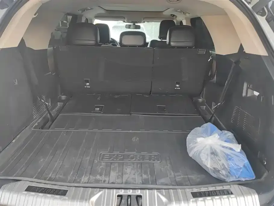 Ford Explorer 2023 из CN, фото 4