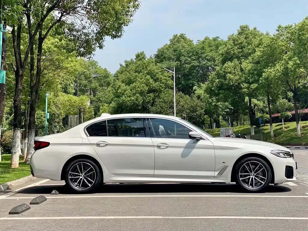 BMW 5 Series — фото 4