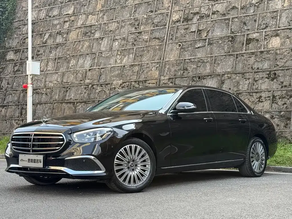 Mercedes-Benz E-Class — фото 1