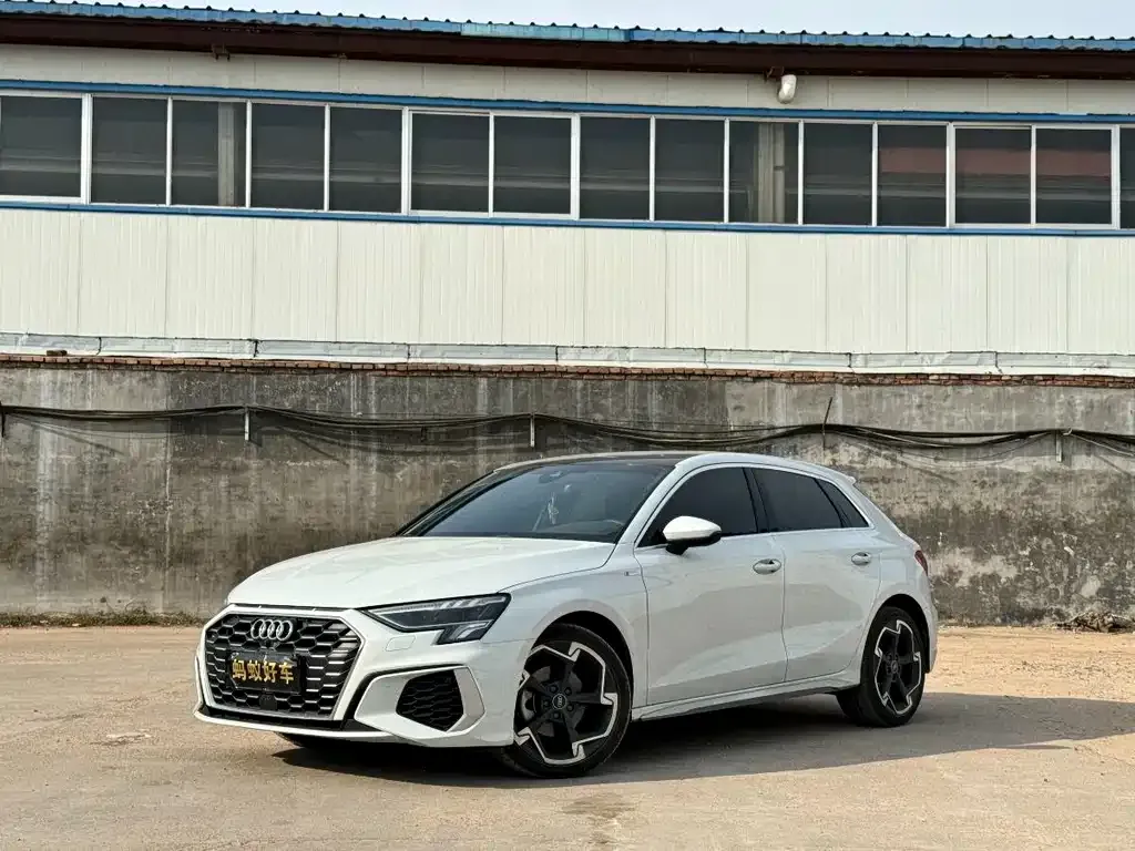 Audi A3 2023 из CN, фото 1