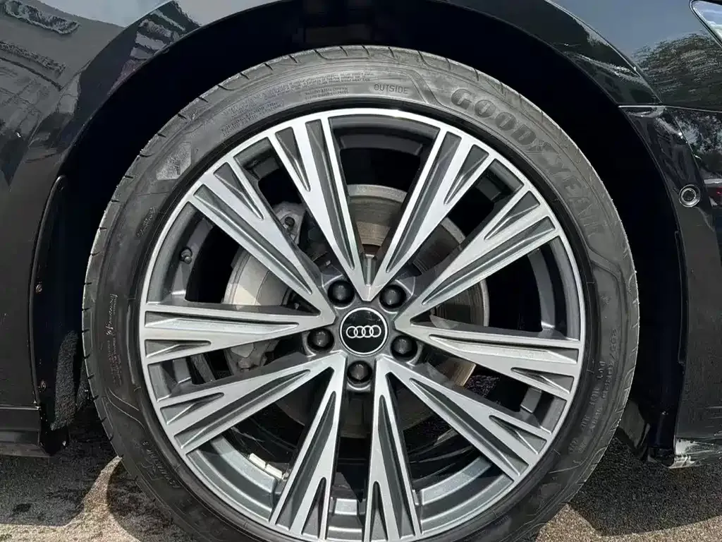 Audi A6L 2023 из CN, фото 8