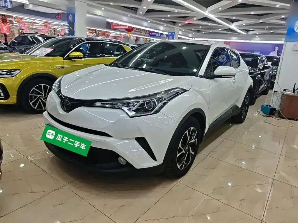 Toyota C-HR — фото 1
