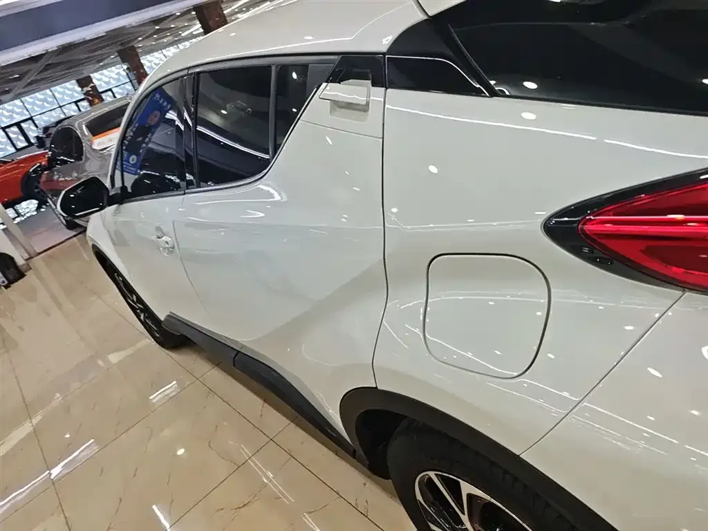 Toyota C-HR — фото 5