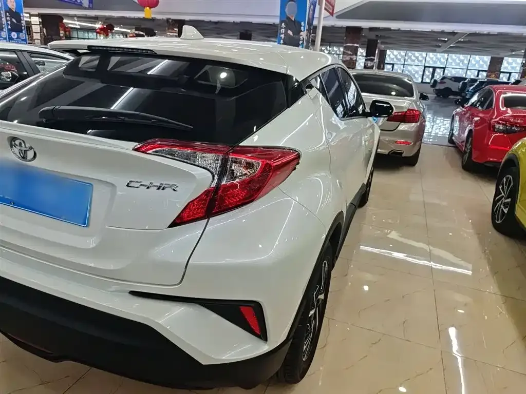 Toyota C-HR — фото 8