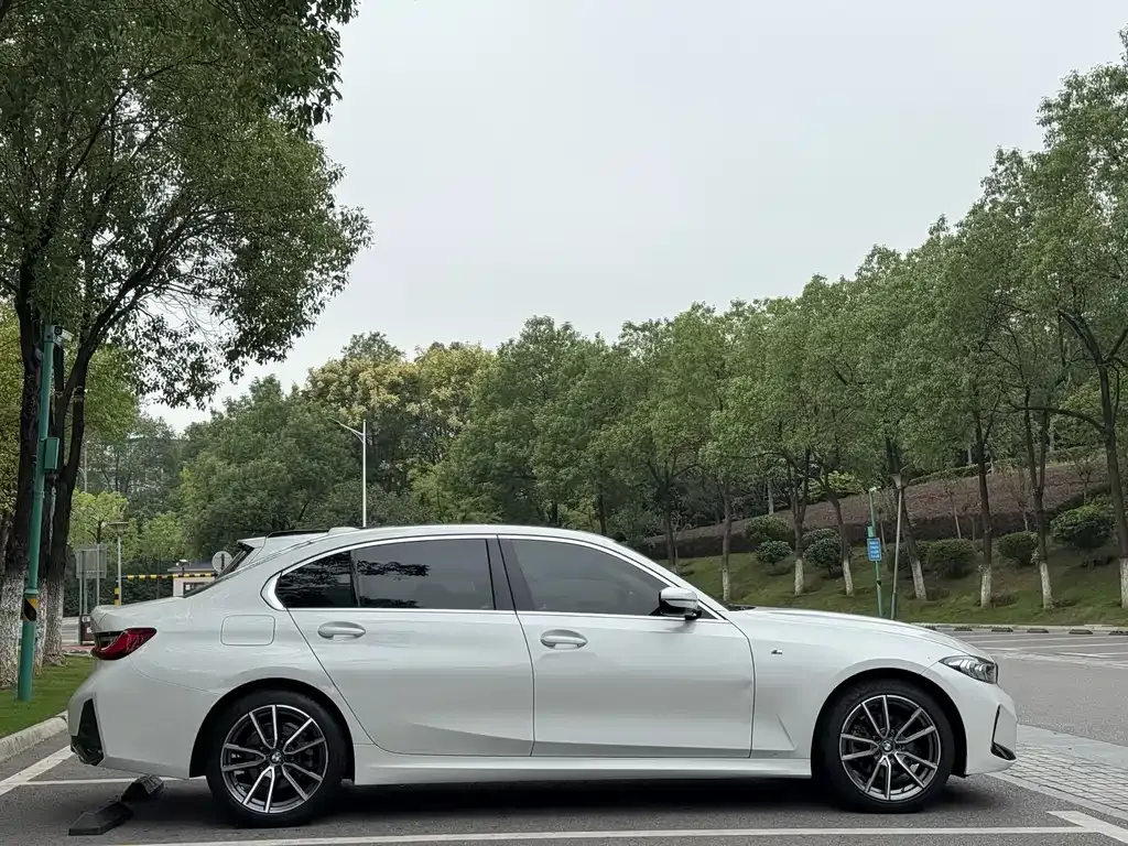 BMW 3 Series 2023 из CN, фото 10