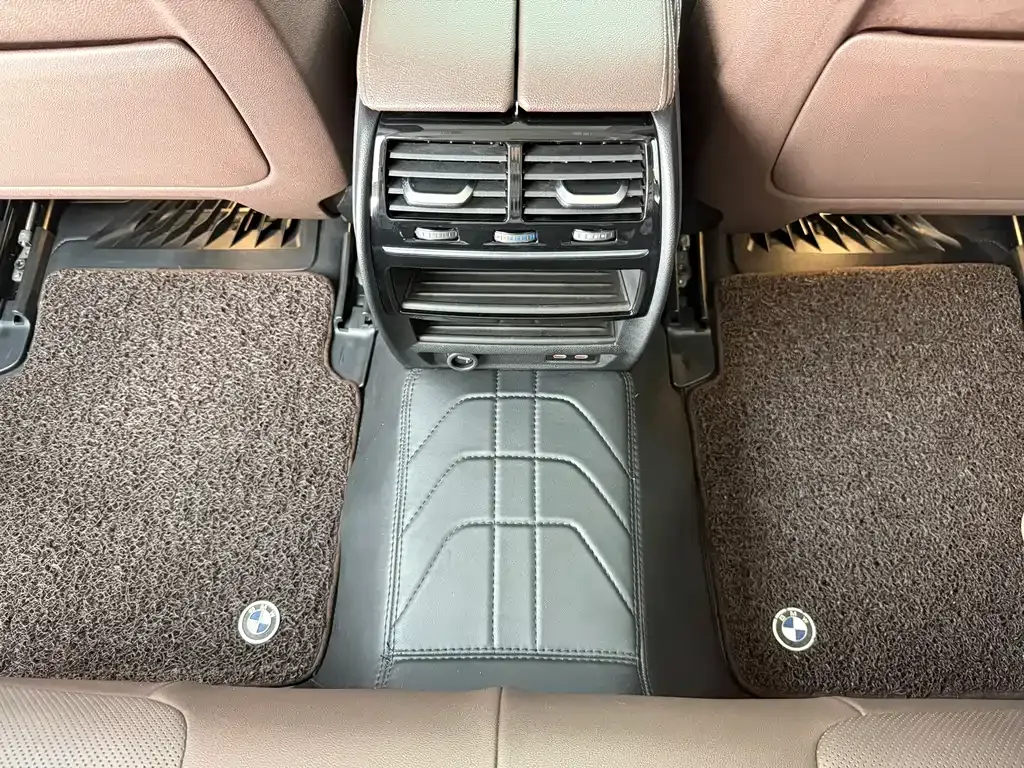 BMW 5 Series 2021 из CN, фото 10