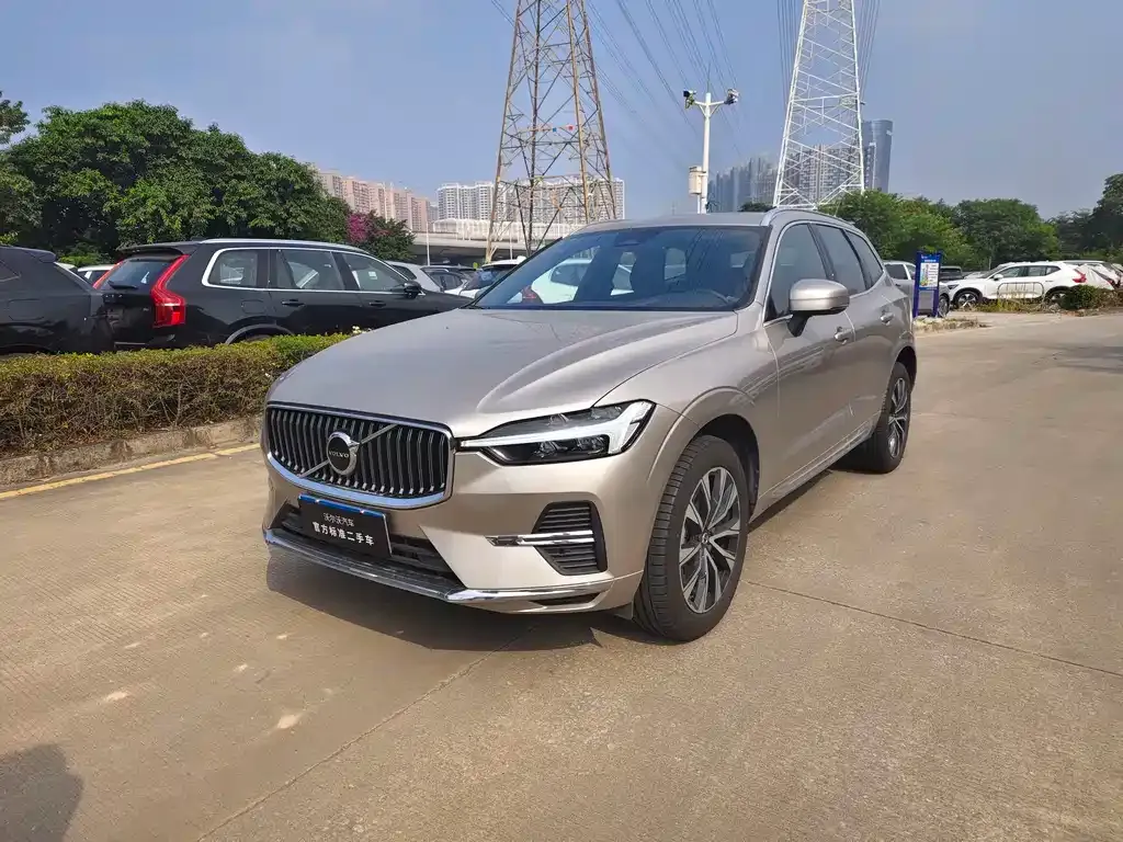 Volvo XC60 — фото 1