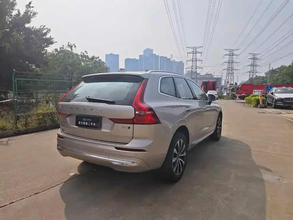 Volvo XC60 — фото 10