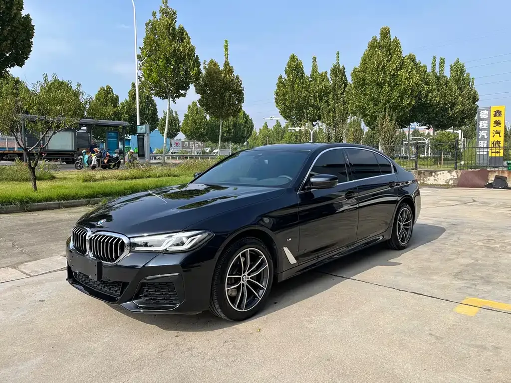 BMW 5 Series — фото 1