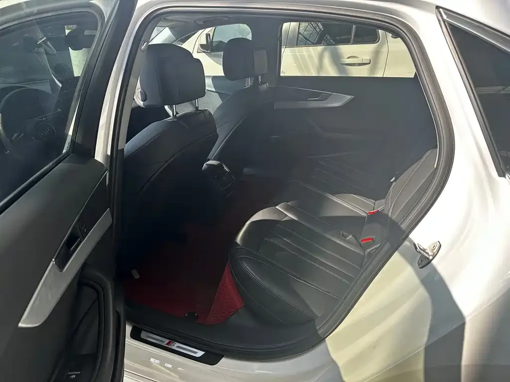 Audi A4L 2023 из CN, фото 10