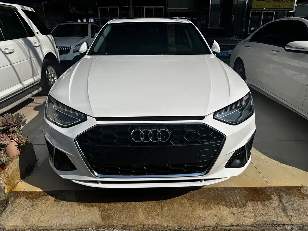 Audi A4L 2023 из CN, фото 2