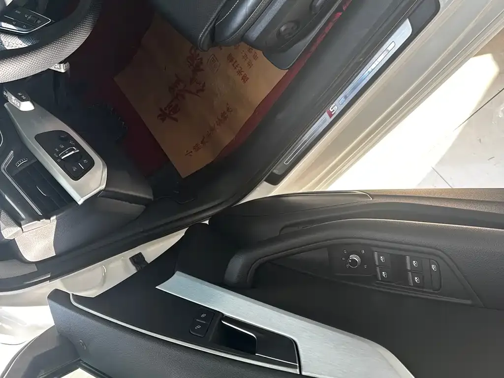 Audi A4L 2023 из CN, фото 5
