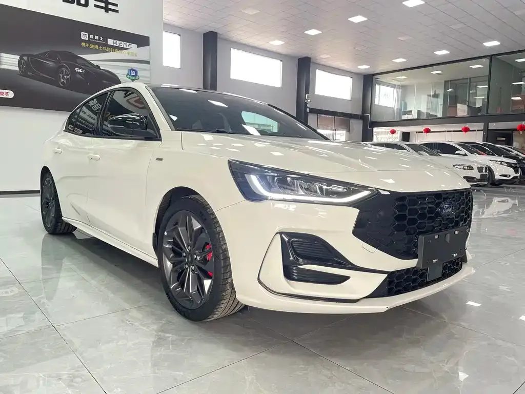 Ford Focus 2023 из CN, фото 1