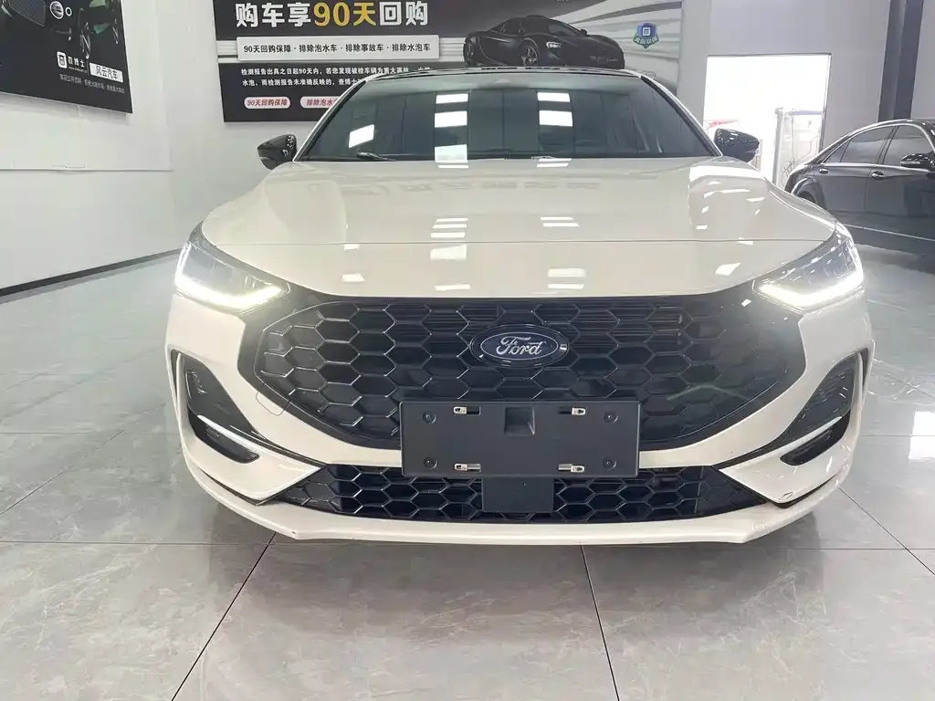 Ford Focus 2023 из CN, фото 5
