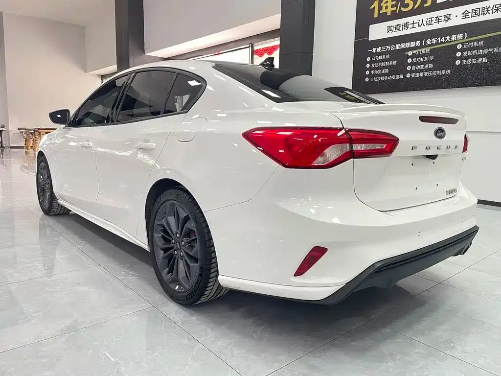 Ford Focus 2023 из CN, фото 6