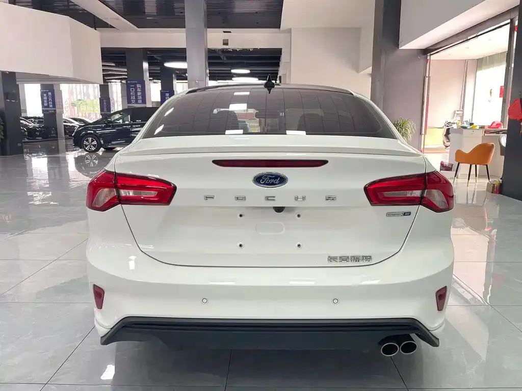 Ford Focus 2023 из CN, фото 7