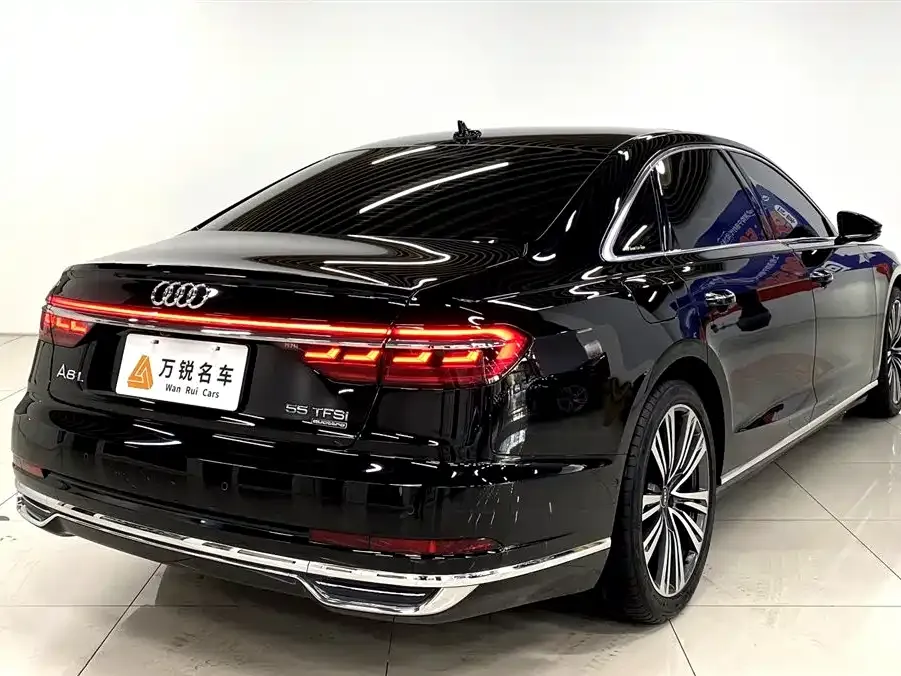 Audi A8 — фото 3