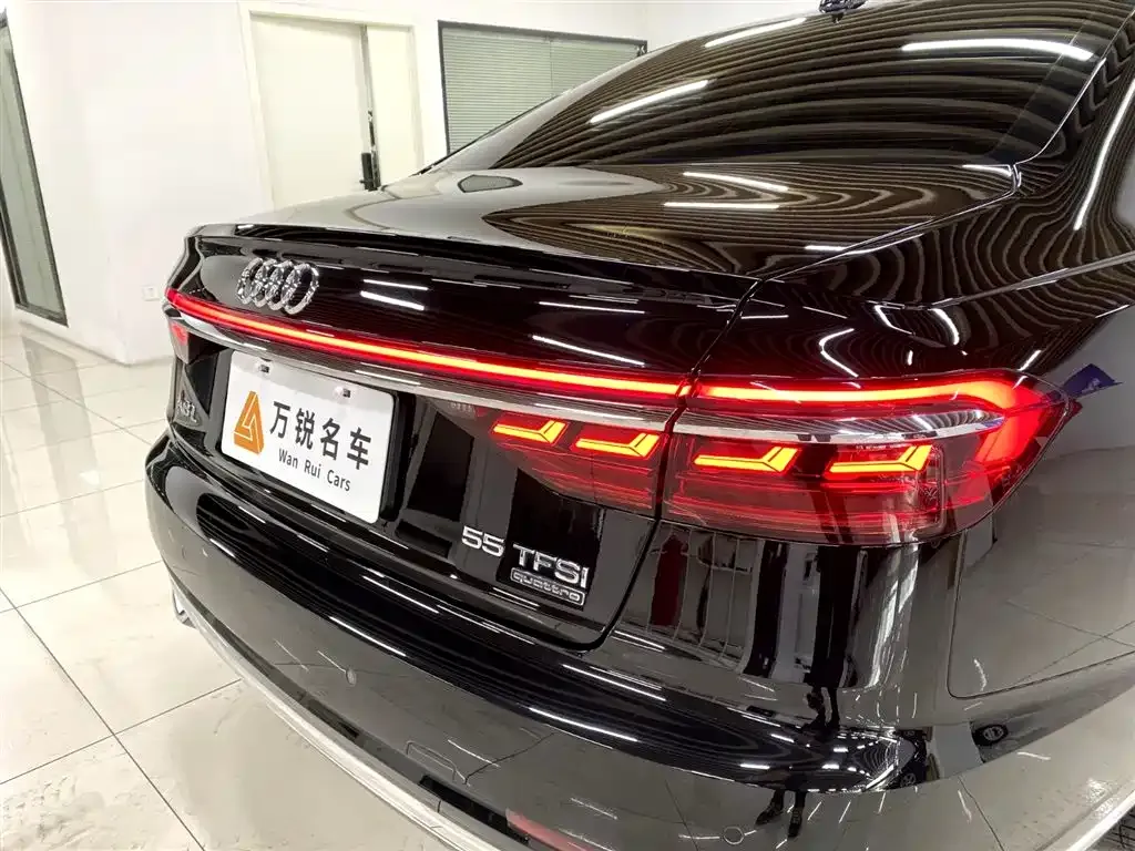 Audi A8 — фото 7