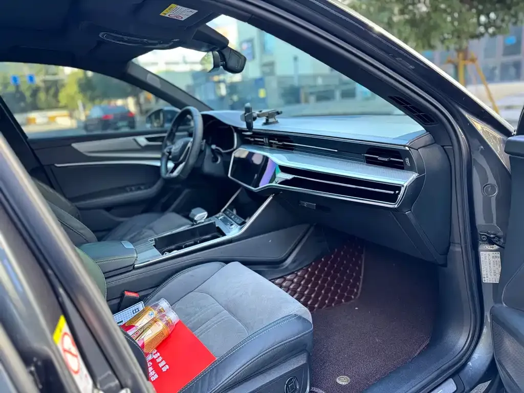 Audi A6L 2021 из CN, фото 9