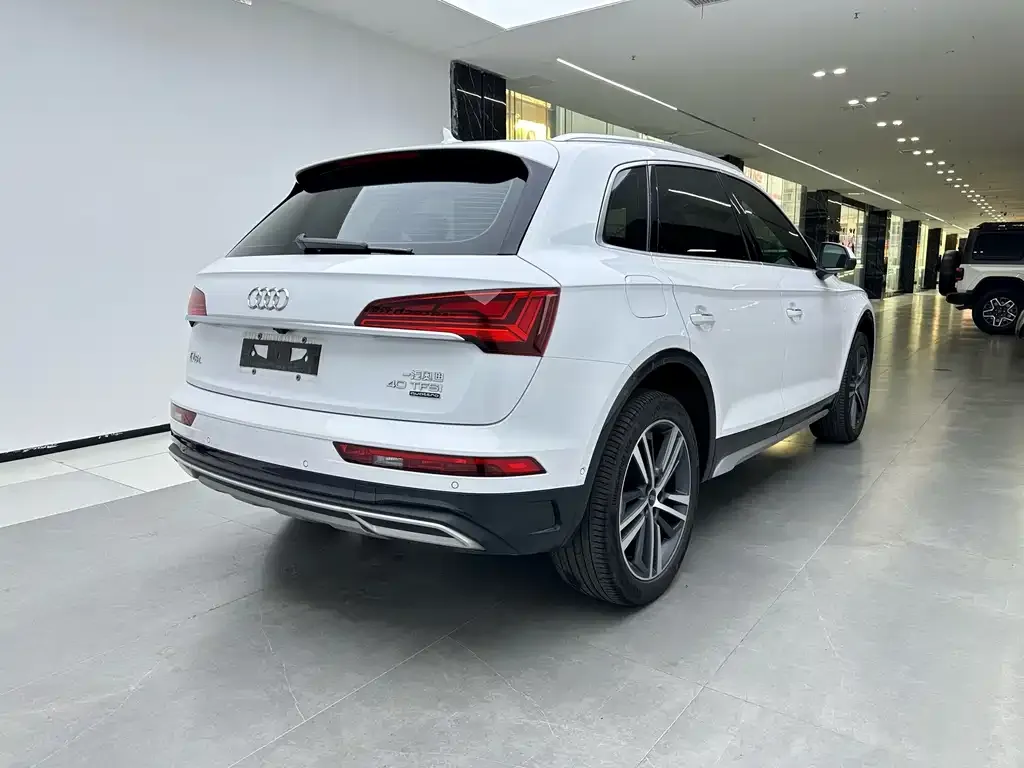 Audi Q5L 2022 из CN, фото 2