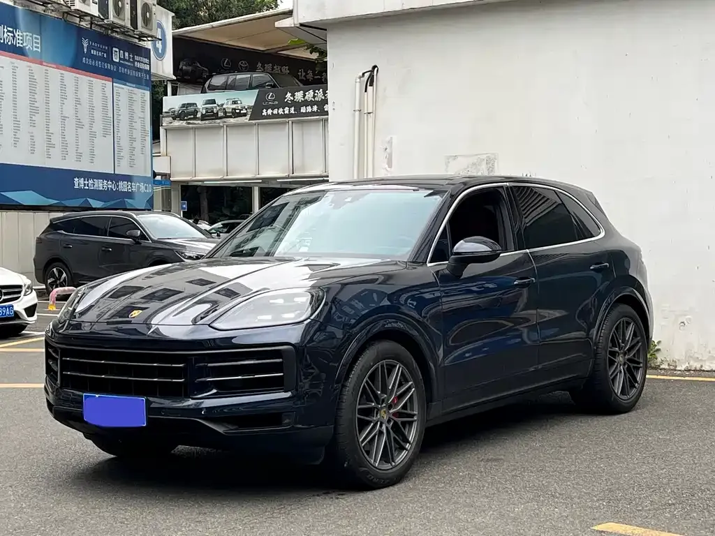 Porsche Cayenne — фото 1
