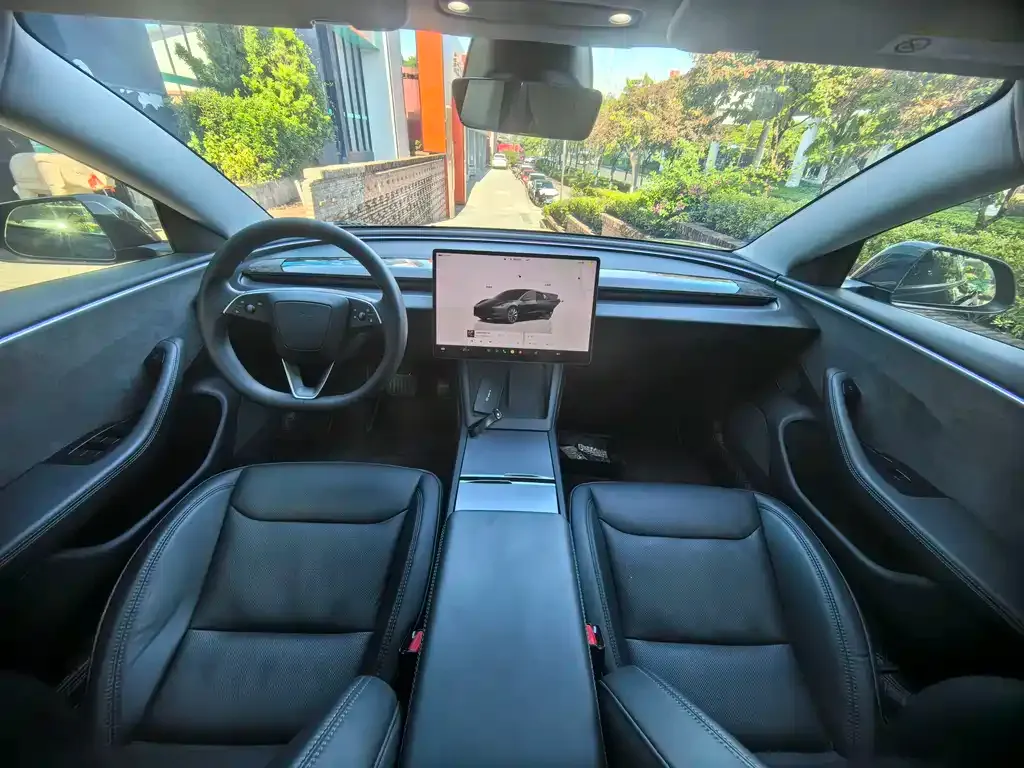Tesla Model 3 — фото 10