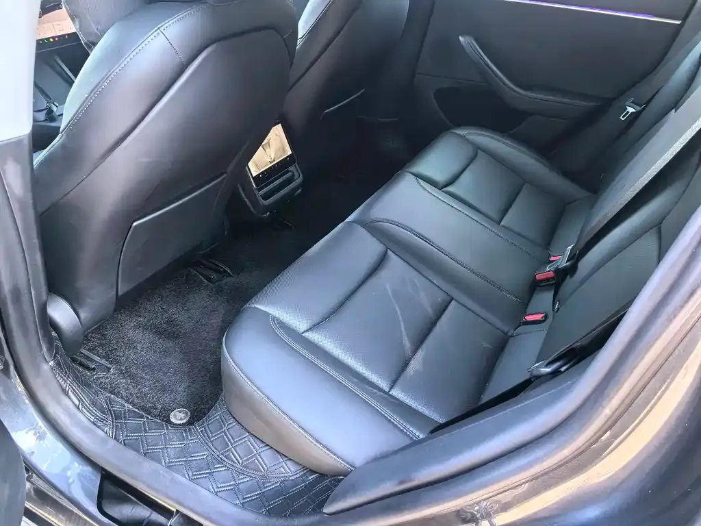 Tesla Model 3 — фото 9