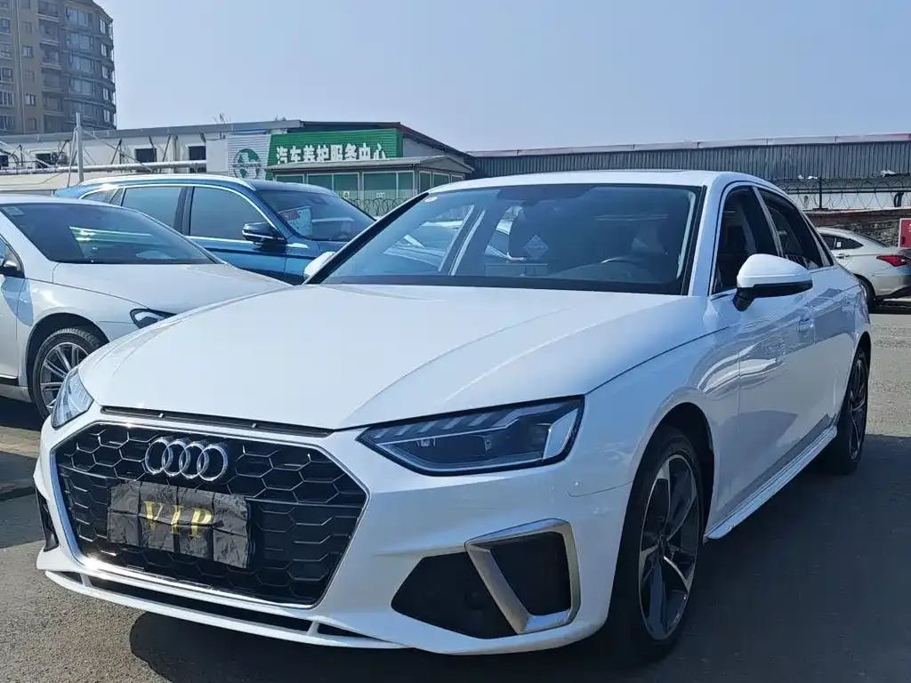 Audi A4L 2023 из CN, фото 2