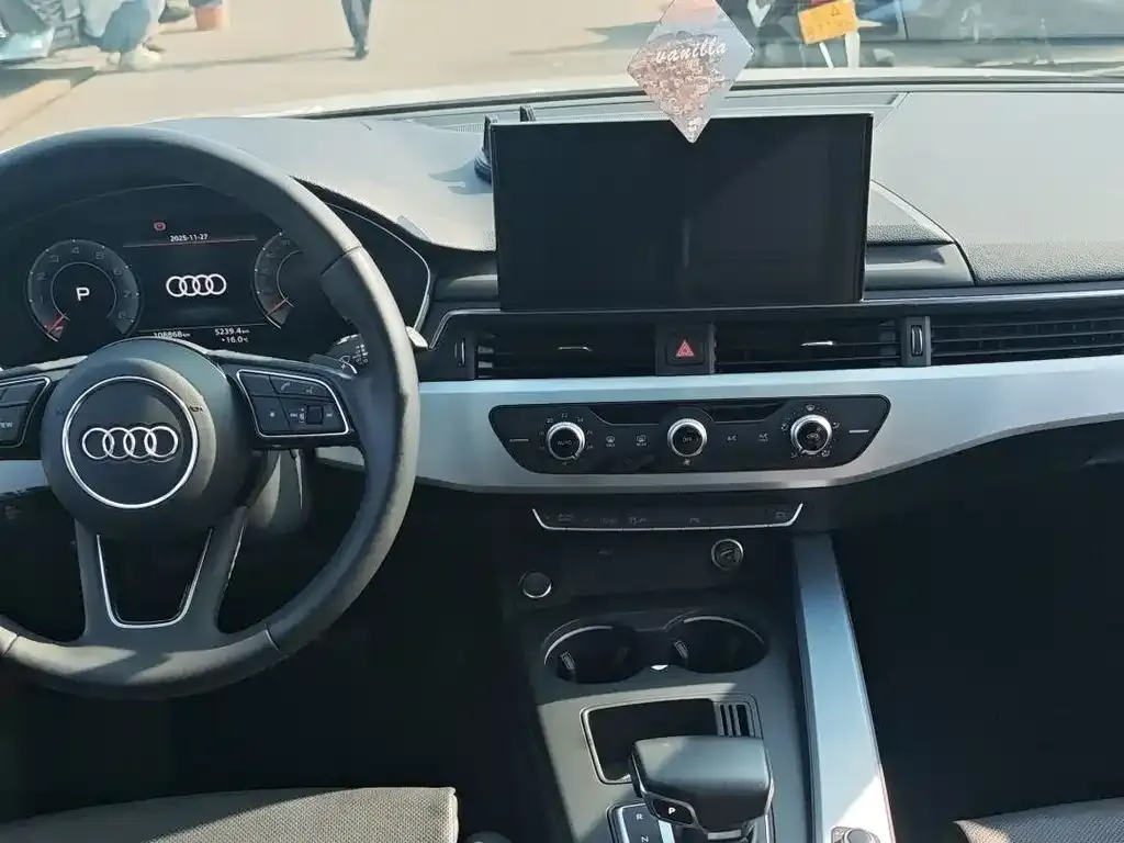 Audi A4L 2023 из CN, фото 6