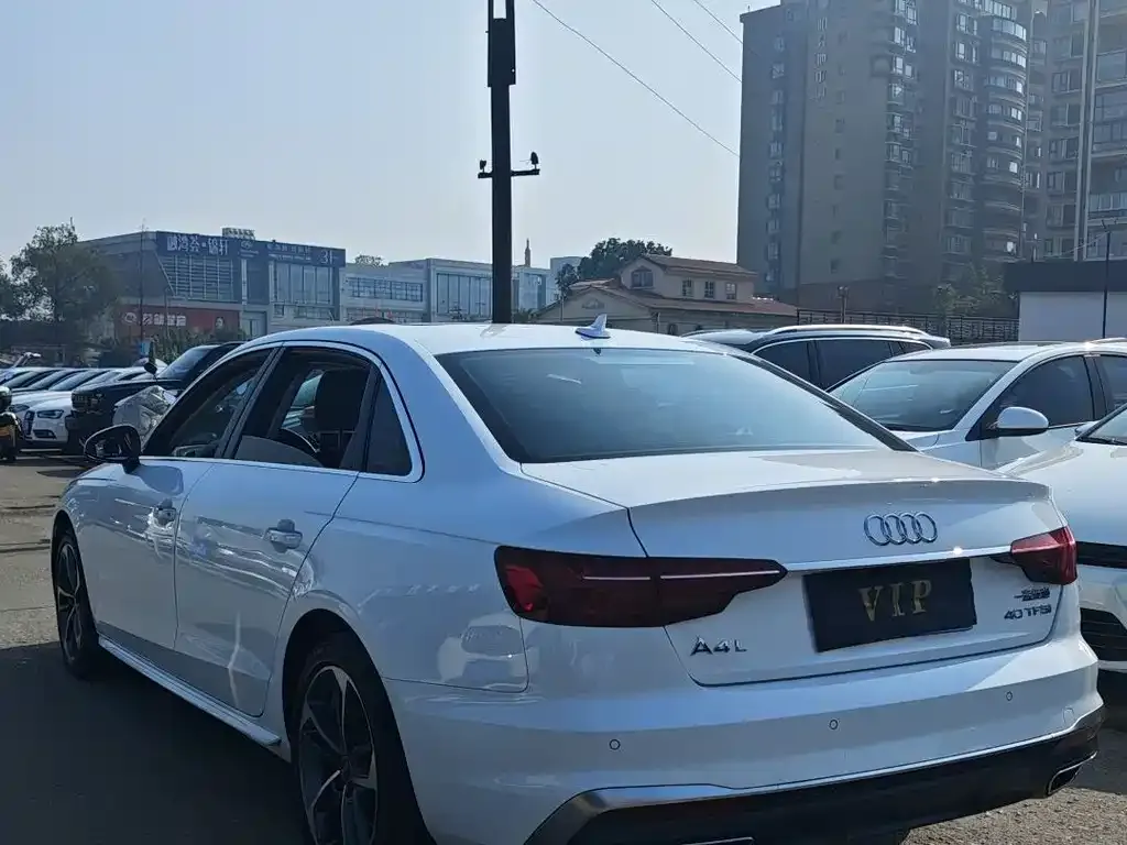 Audi A4L 2023 из CN, фото 7