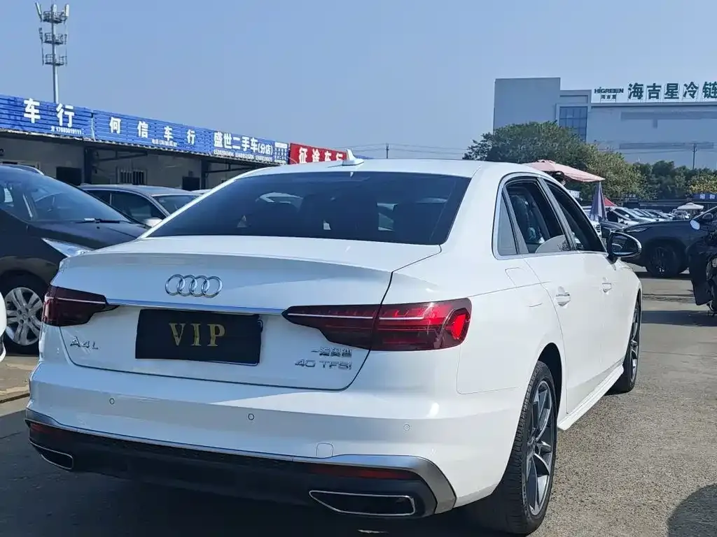 Audi A4L 2023 из CN, фото 9