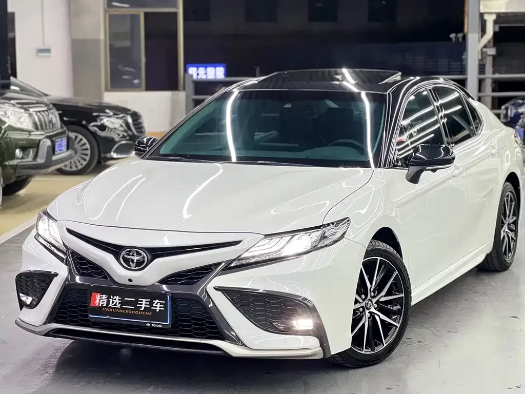 Toyota Camry — фото 3