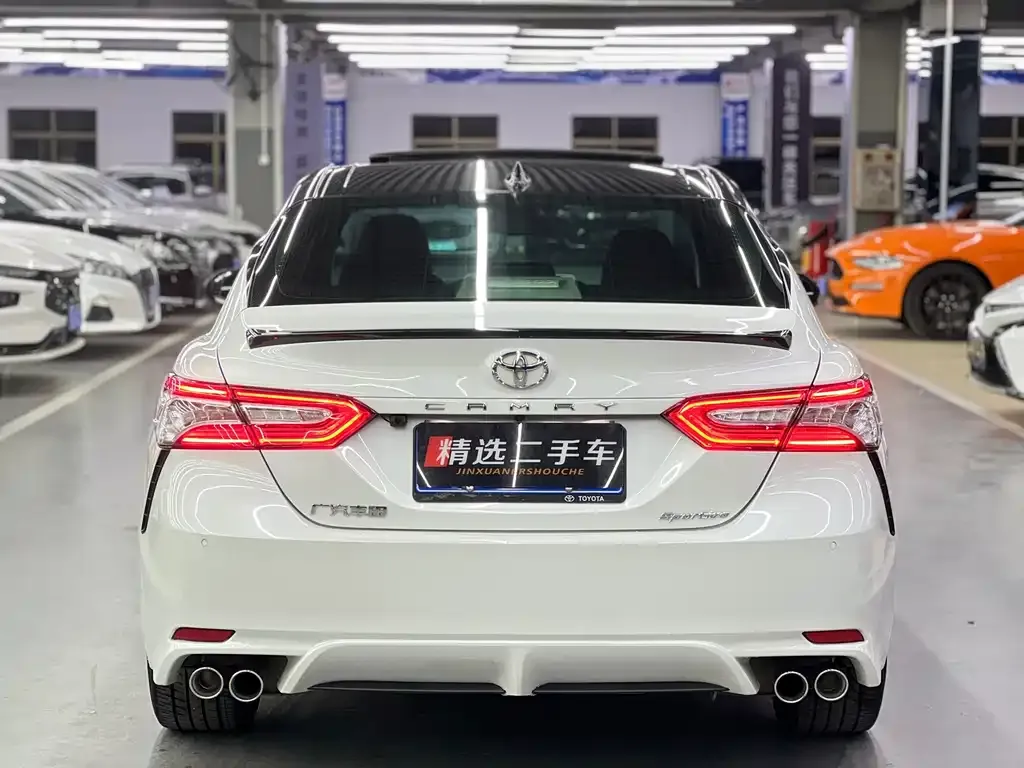 Toyota Camry — фото 5