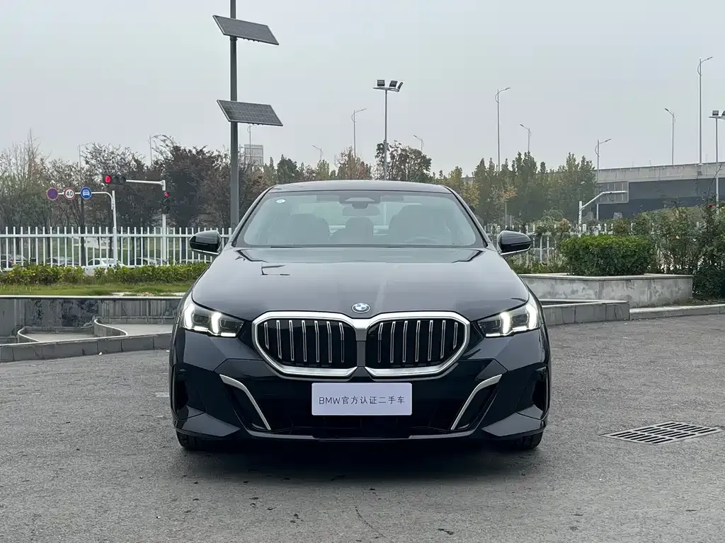 BMW 5 Series — фото 2