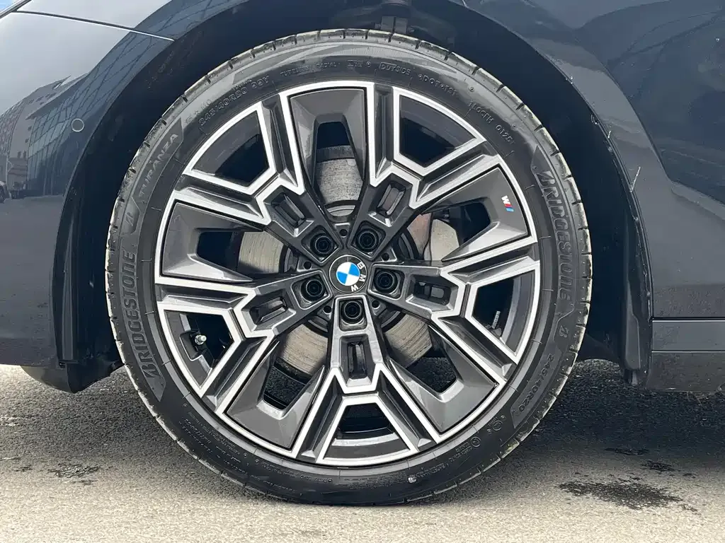 BMW 5 Series — фото 9