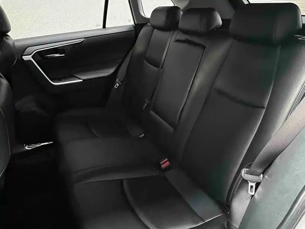 Toyota RAV4 — фото 10