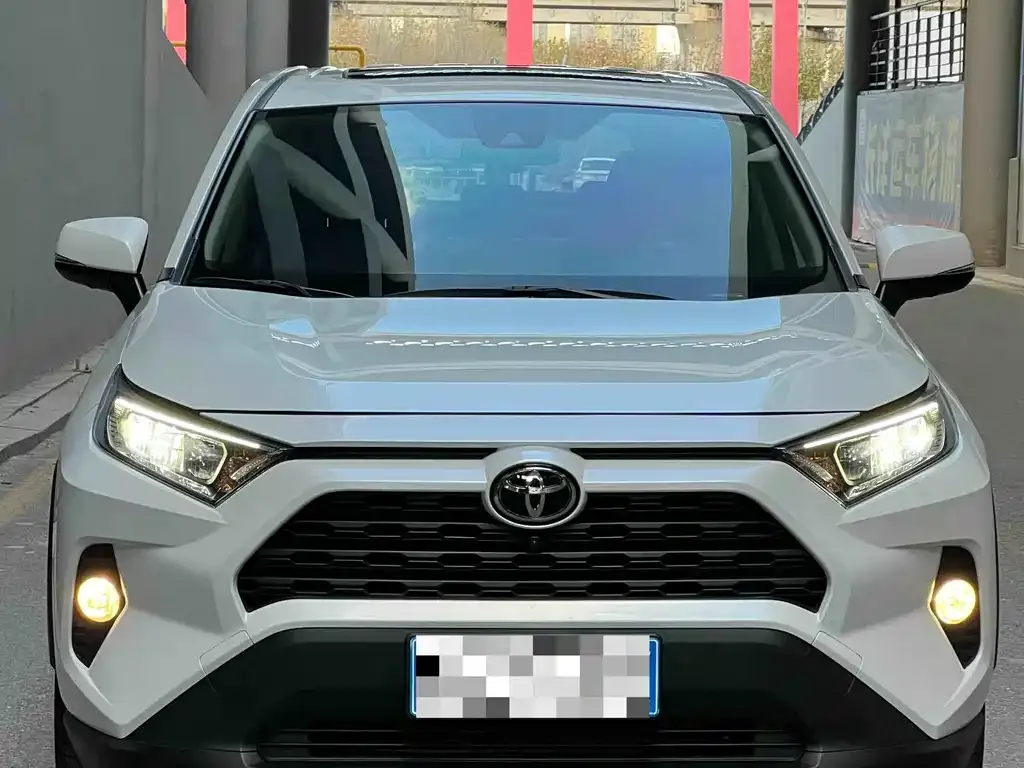Toyota RAV4 — фото 2