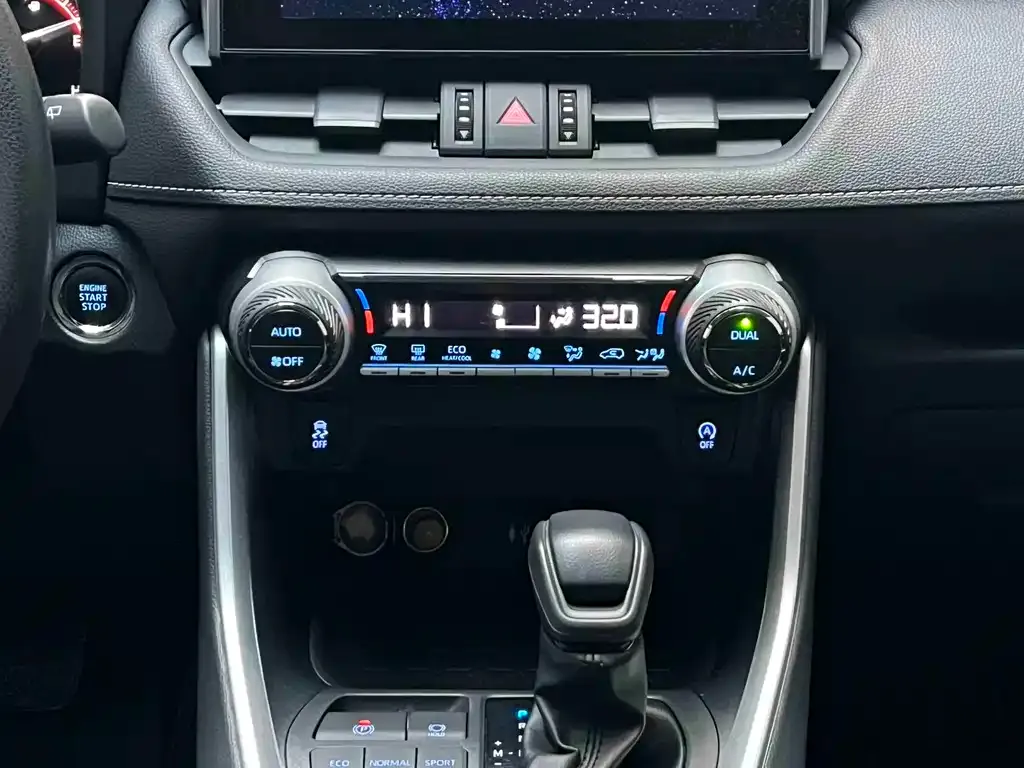 Toyota RAV4 — фото 7