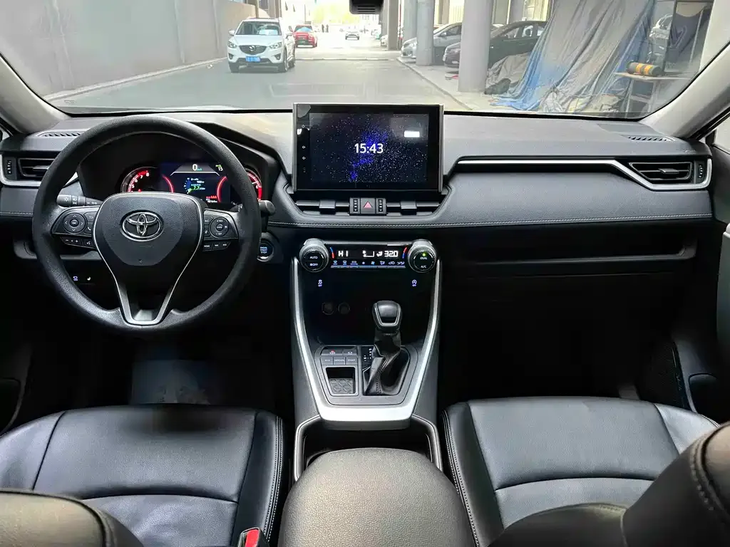 Toyota RAV4 — фото 8