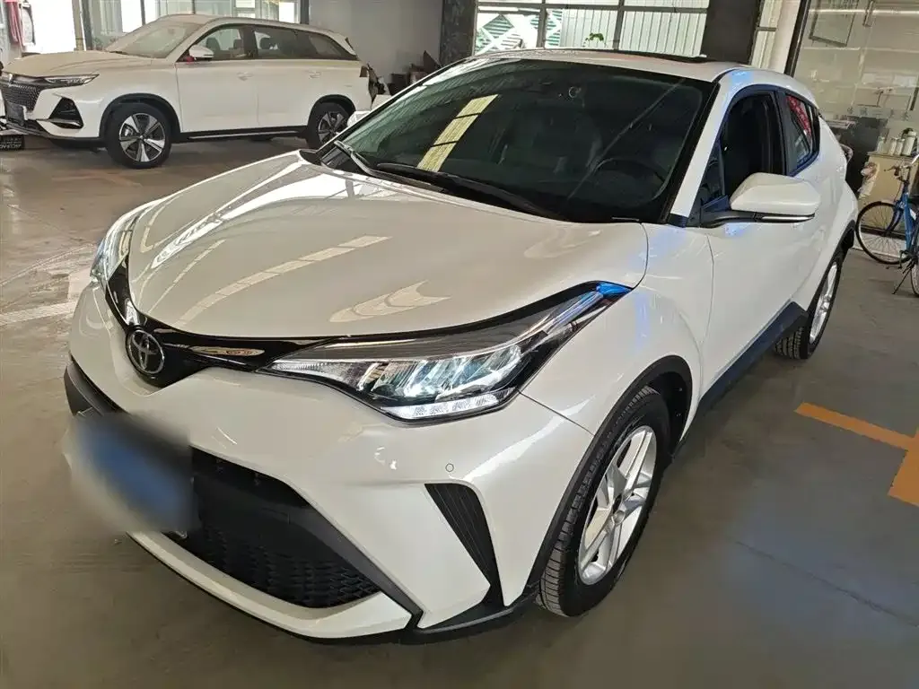 Toyota C-HR — фото 1
