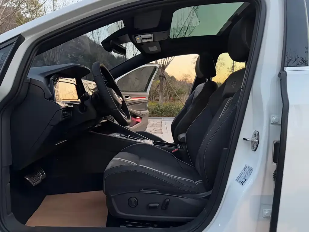 Volkswagen Golf 2022 из CN, фото 9