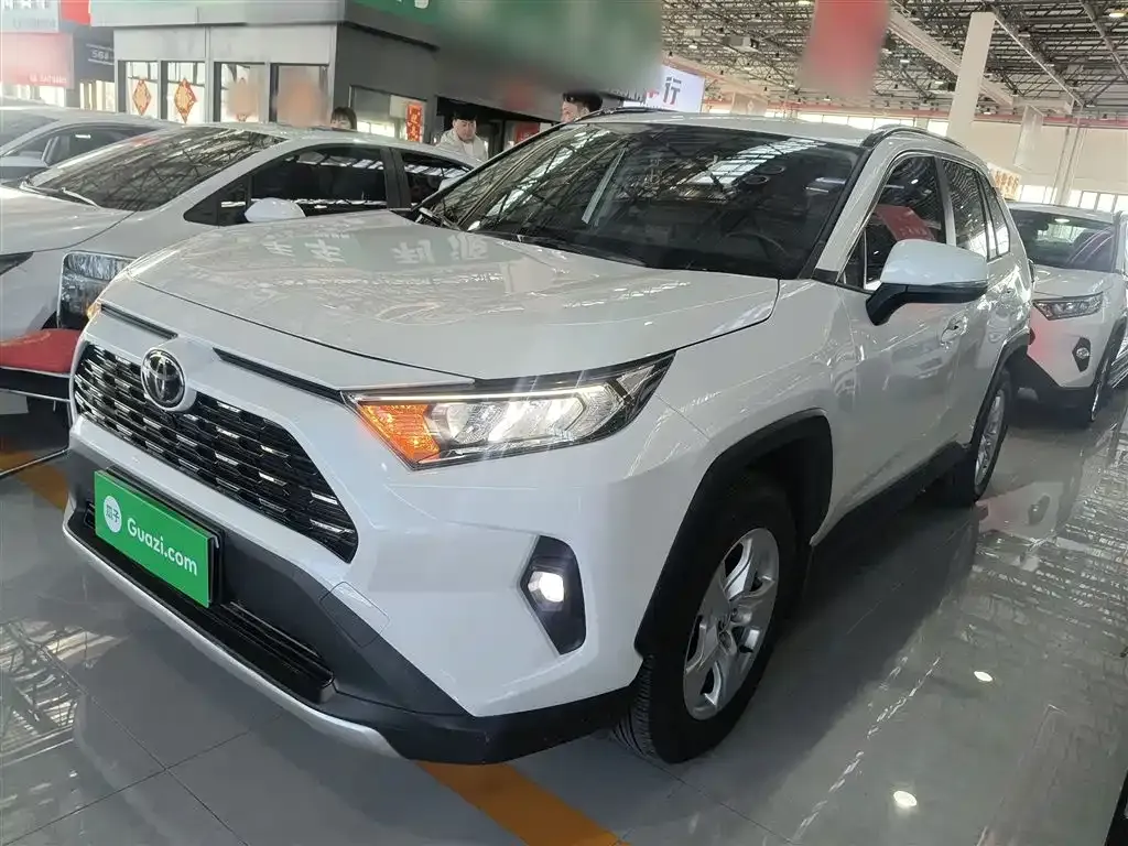 Toyota RAV4 2023 из CN, фото 1