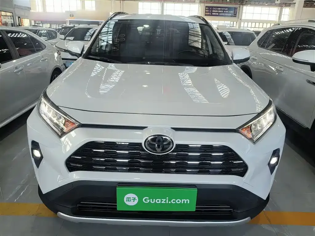 Toyota RAV4 2023 из CN, фото 3