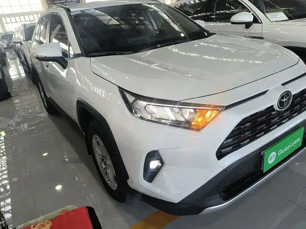 Toyota RAV4 2023 из CN, фото 4