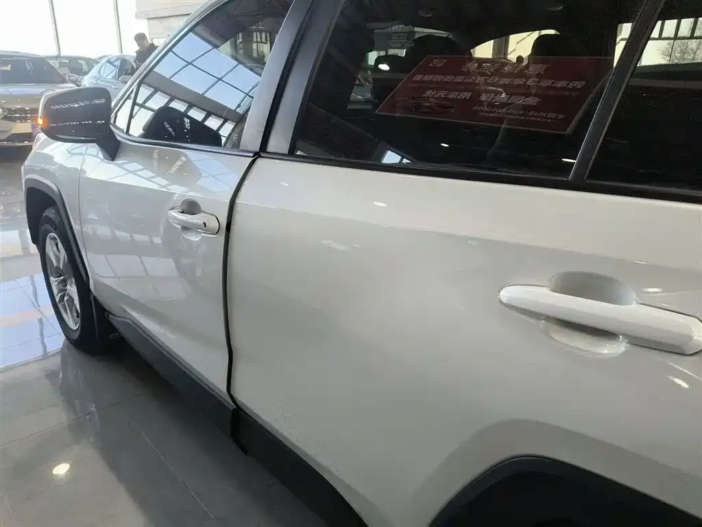 Toyota RAV4 2023 из CN, фото 5